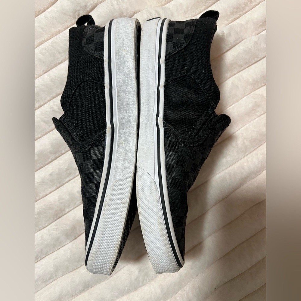 Vans - Picture 11 of 11